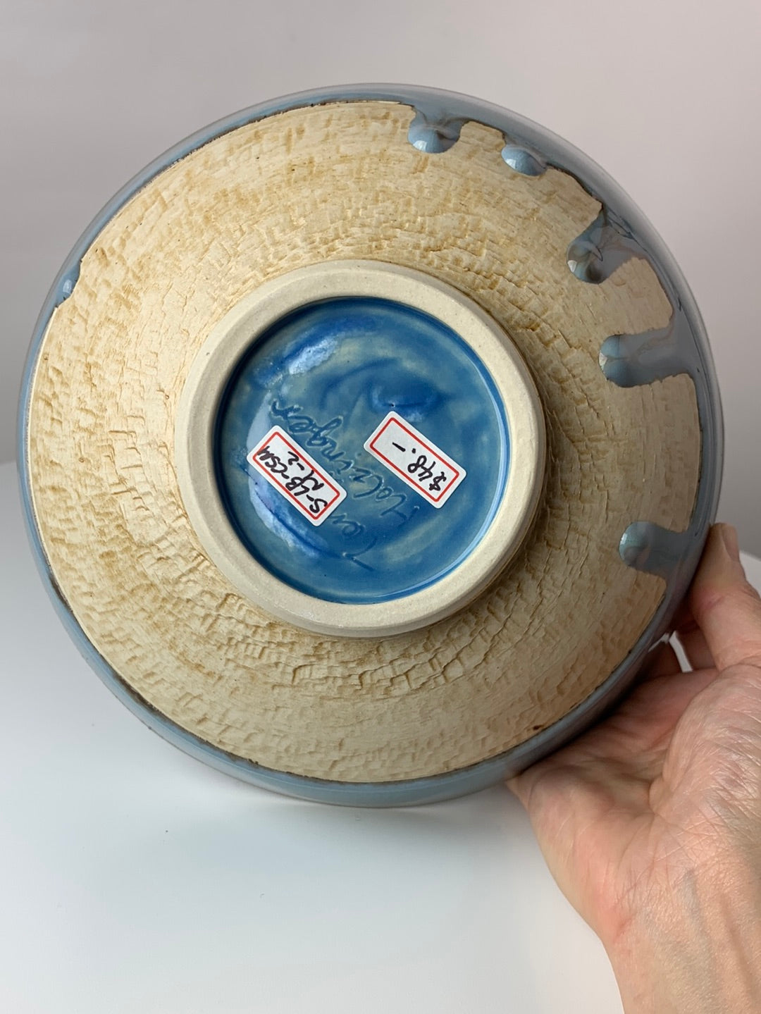 Serving bowl with chatter texture