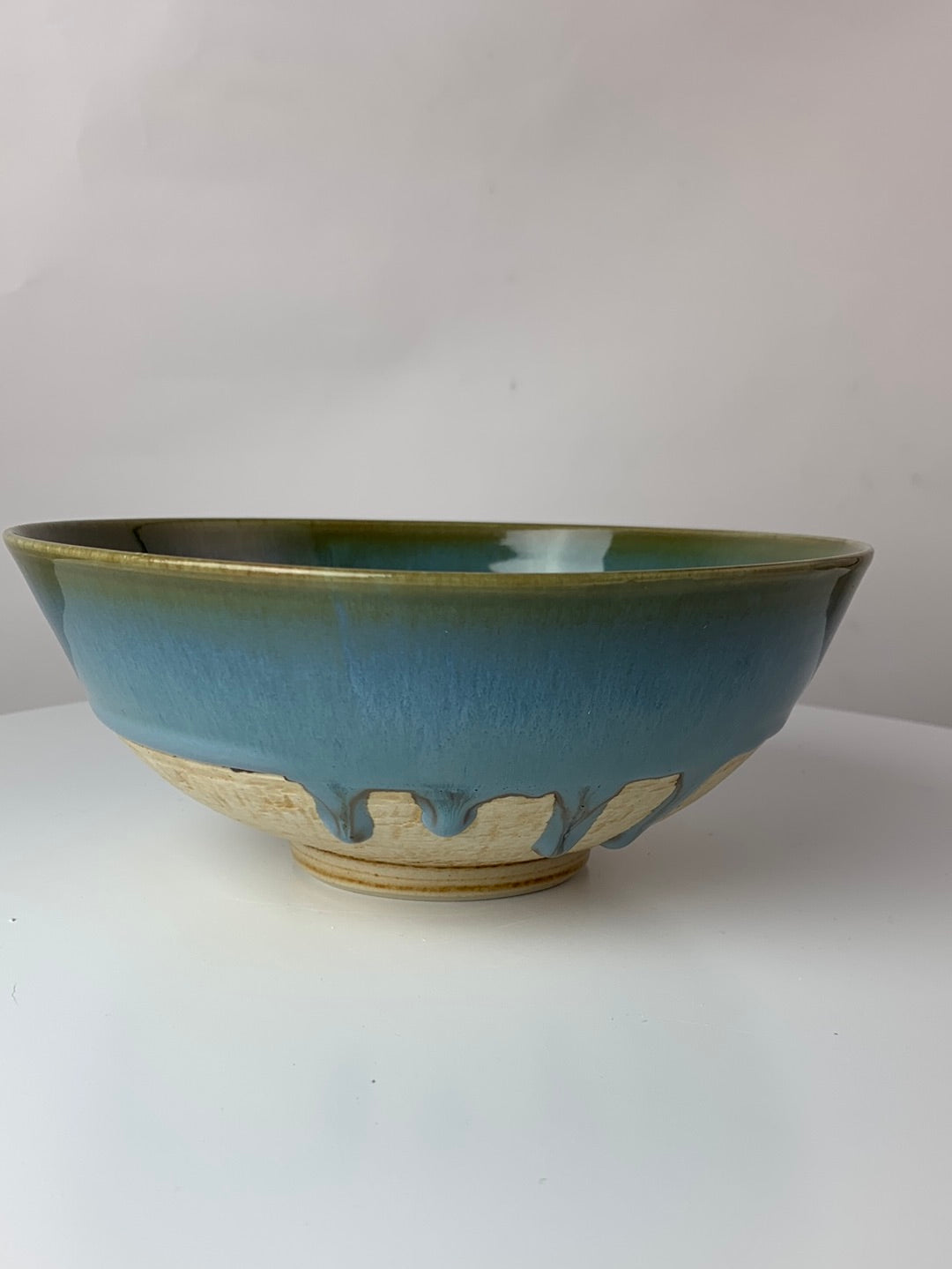 Serving bowl with chatter texture