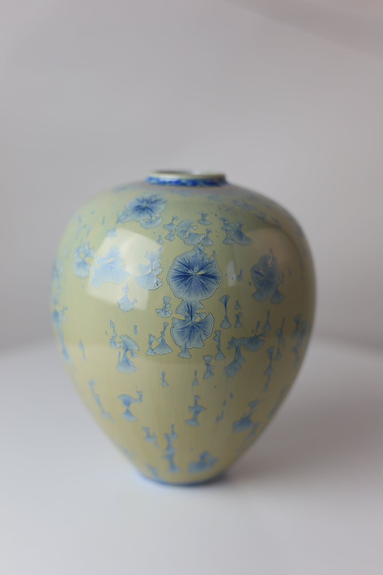 Blue Snowflake bulbous porcelain vase