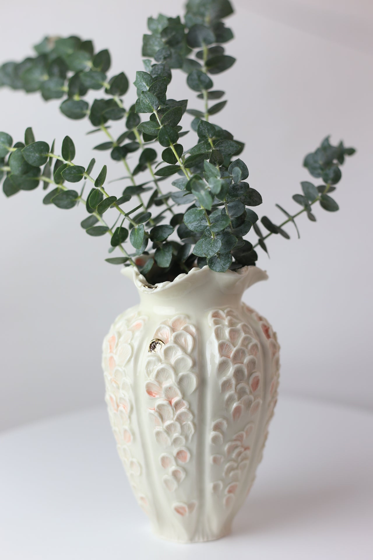 22 K gold Porcelain petal vase