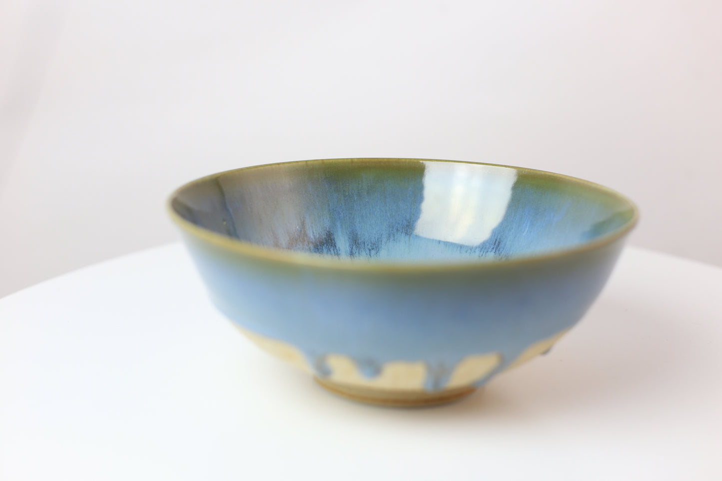 Serving bowl with chatter texture
