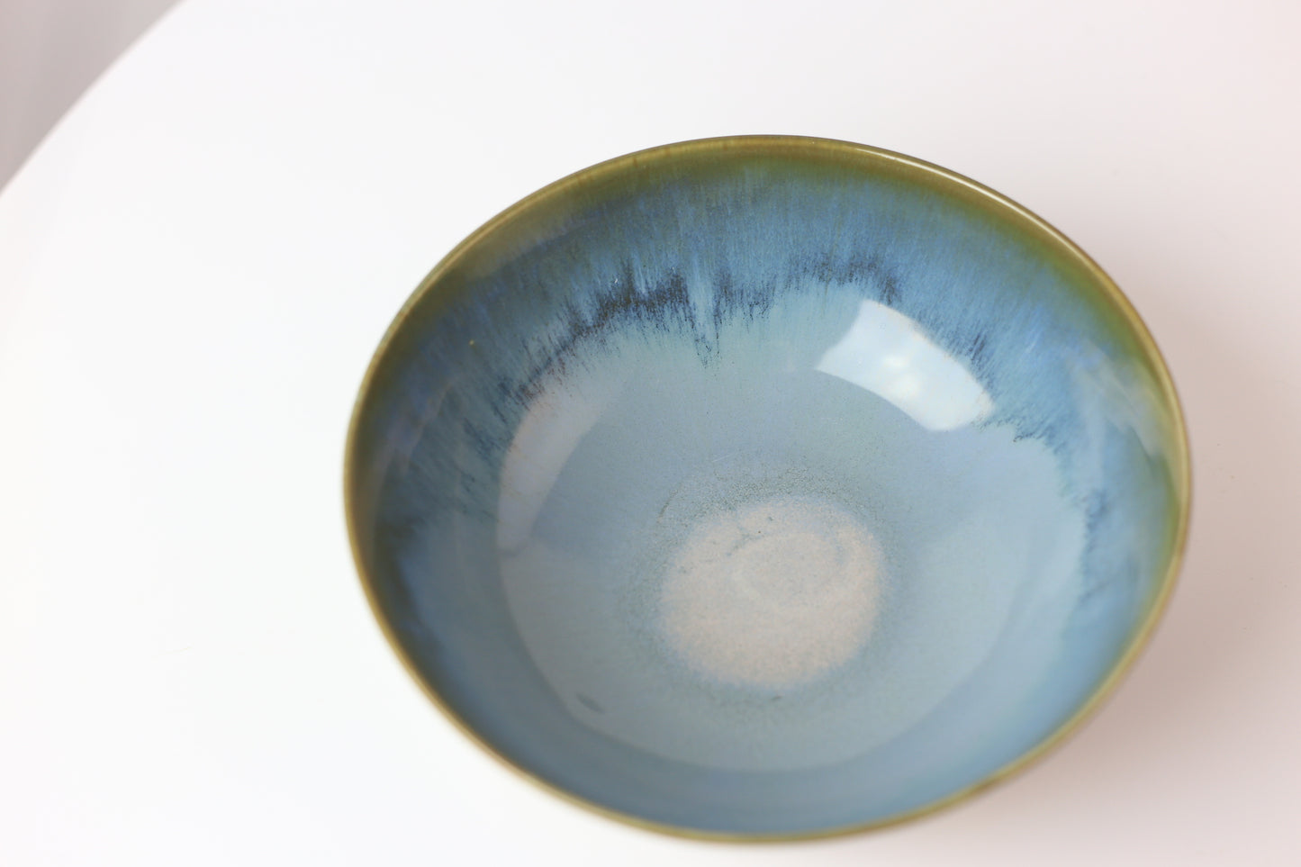 Serving bowl with chatter texture