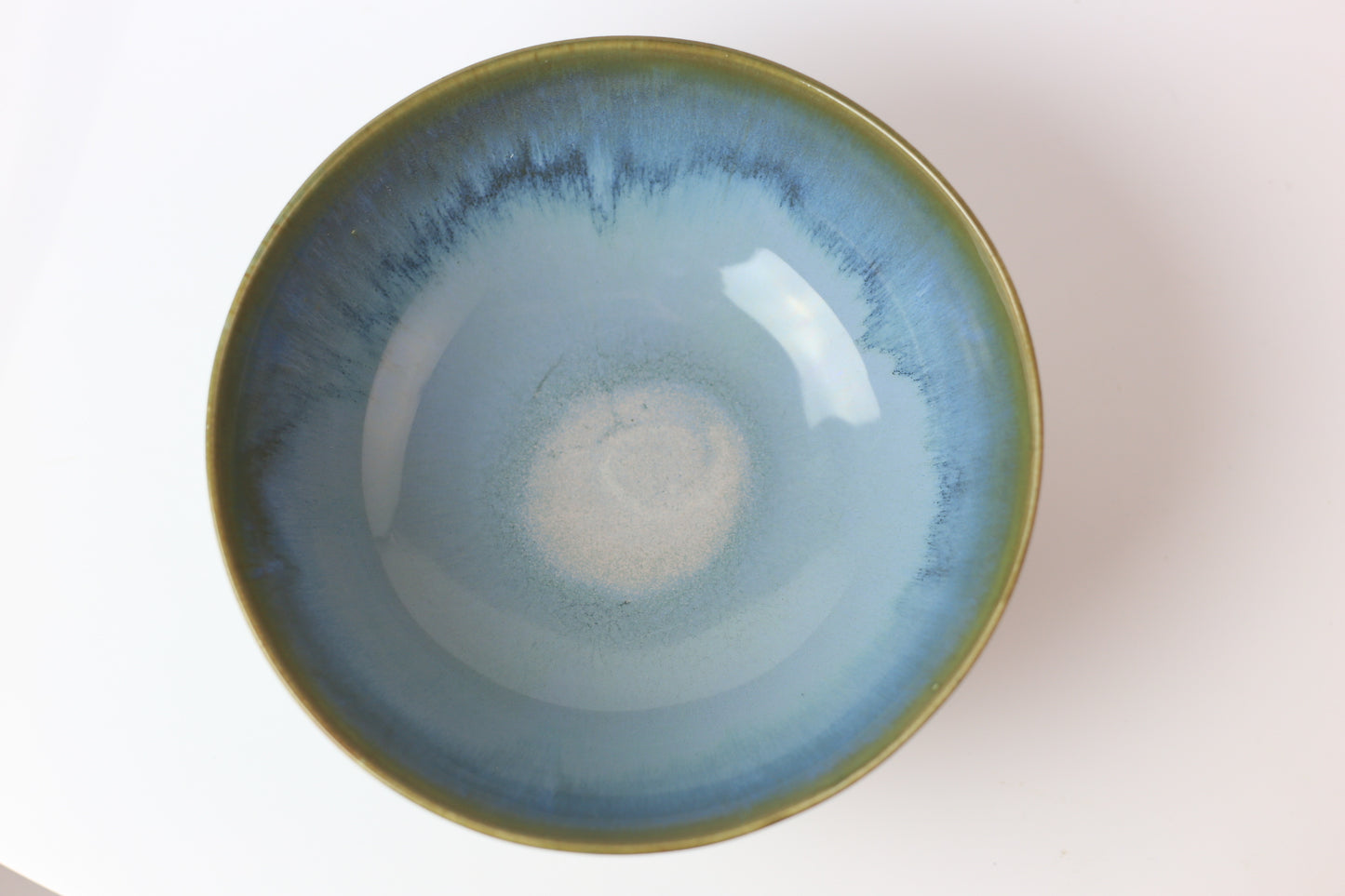 Serving bowl with chatter texture