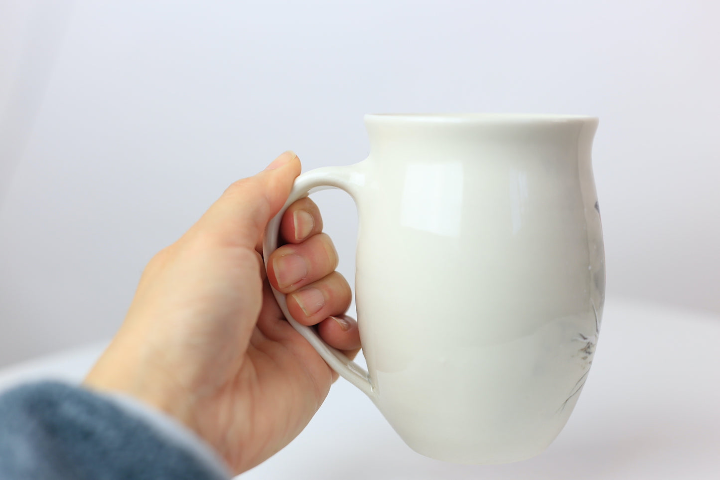 Porcelain mug with Robin bird