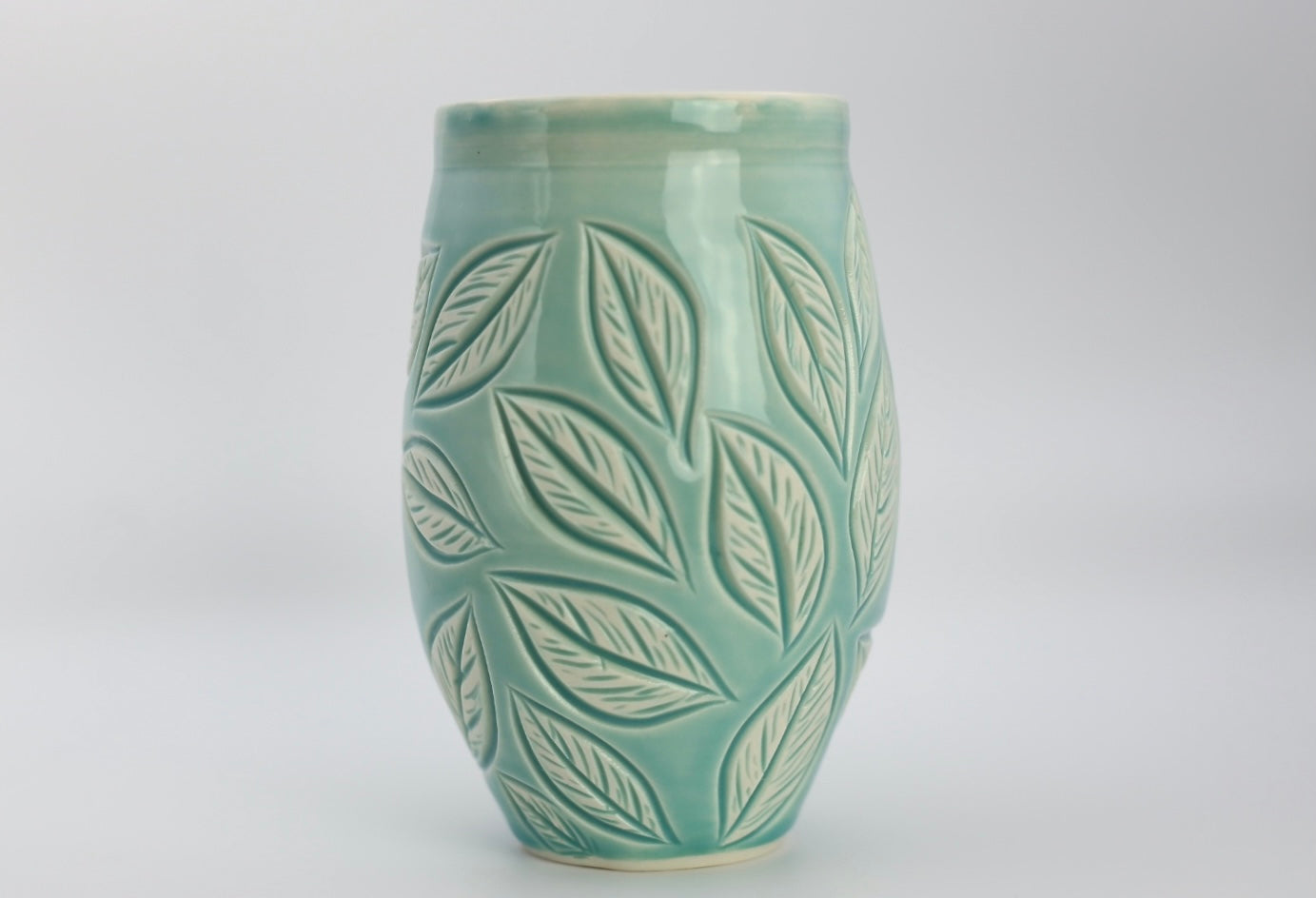 Large porcelain mug with leaf carvings in turquoise