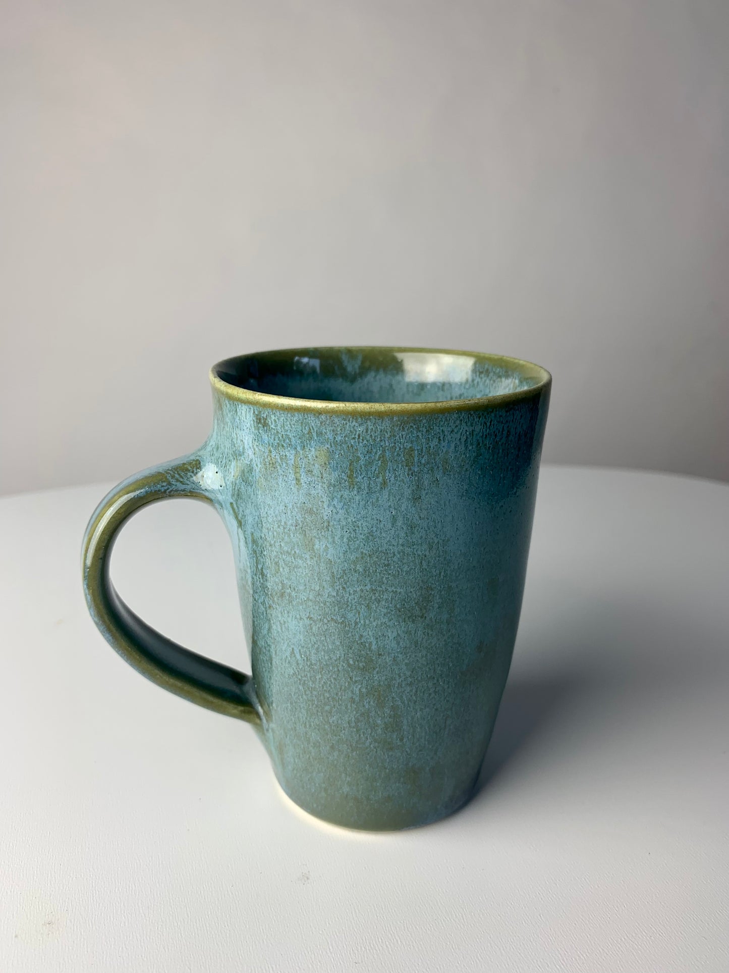 Elegant 8-10 oz stoneware mug in blue green