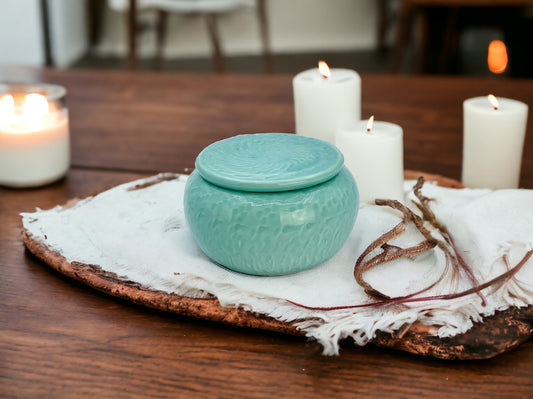 Porcelain jar with lid in turquoise