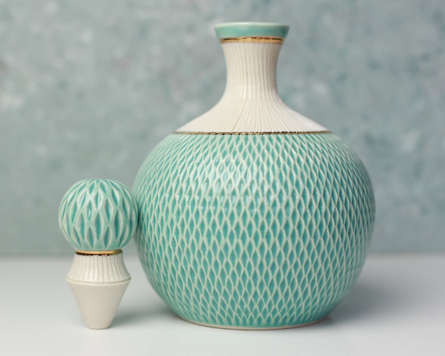 Handmade Porcelain Decanter with 22K Gold – 1.3 Liter Capacity
