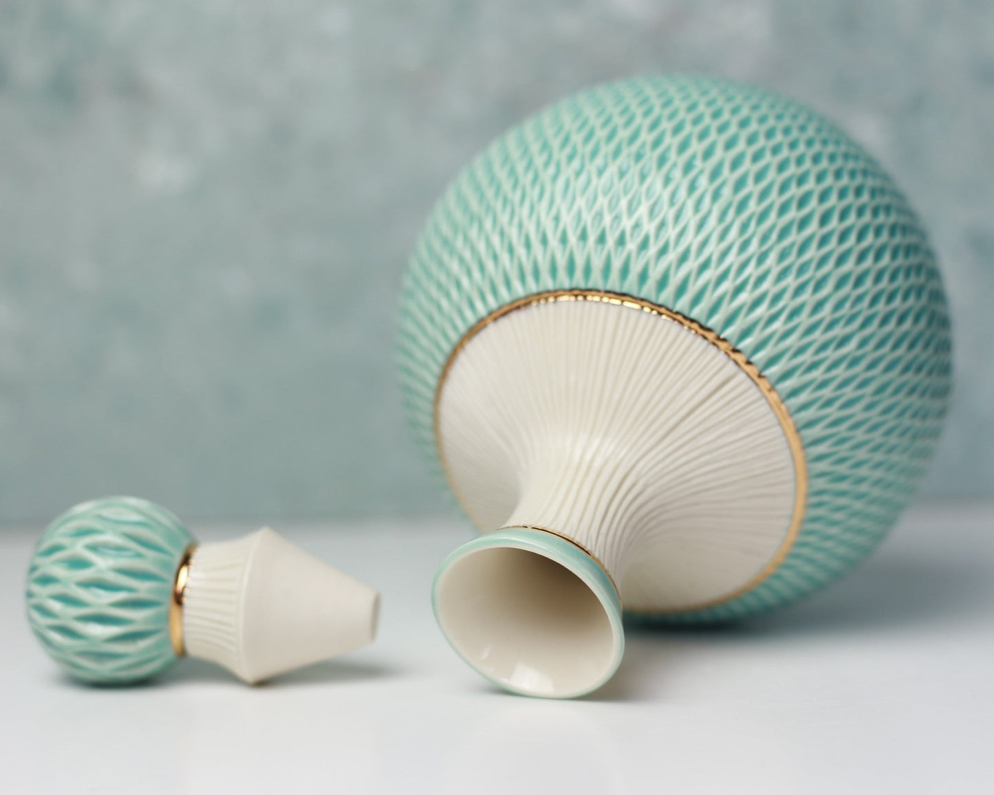 Handmade Porcelain Decanter with 22K Gold – 1.3 Liter Capacity