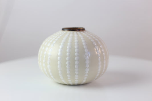 Dotted porcelain vase white